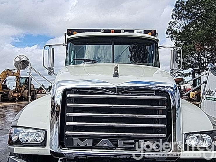 2011-mack-gu713-image-23