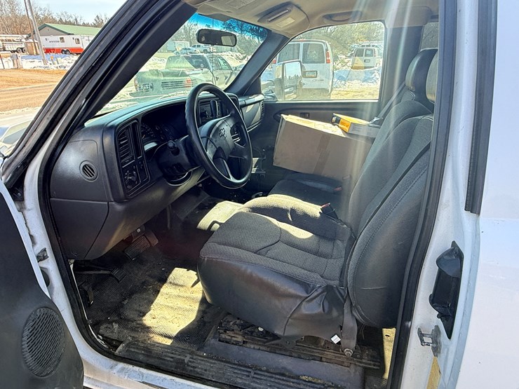 2006-chevrolet-3500hd-image-40