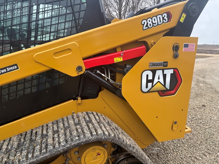 2023-caterpillar-289d3-image-9