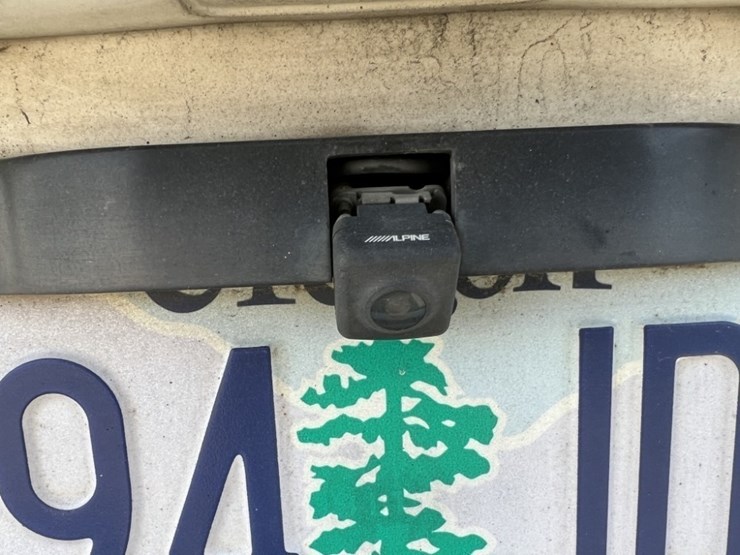 2013-chevrolet-suburban-image-19