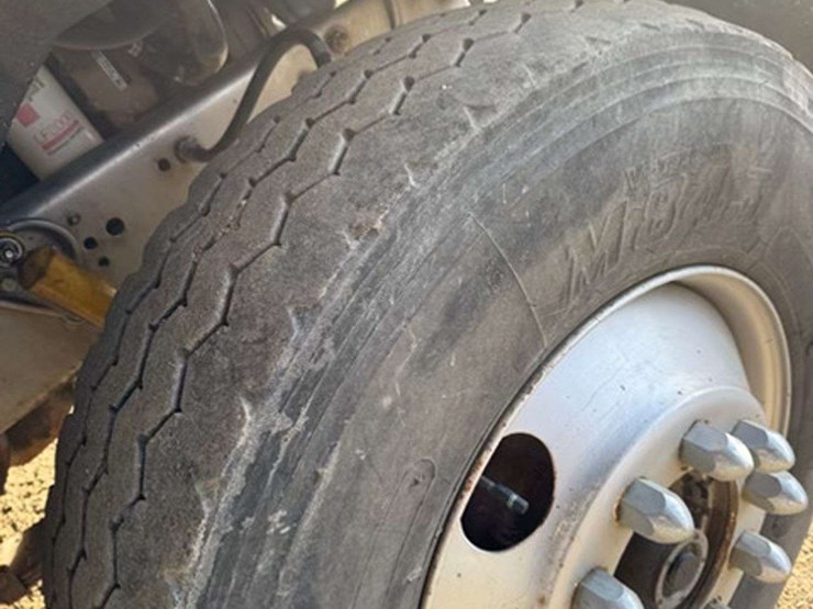 1996-ford-l8000-image-11