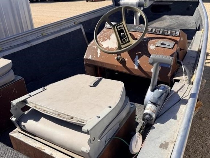 l3---1983-basstracker-boat-image-17