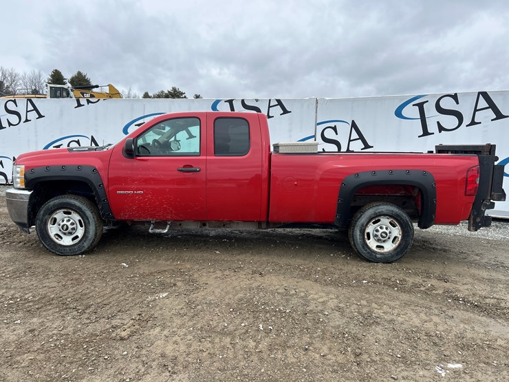 2012-chevrolet-silverado-2500-lt-image-2