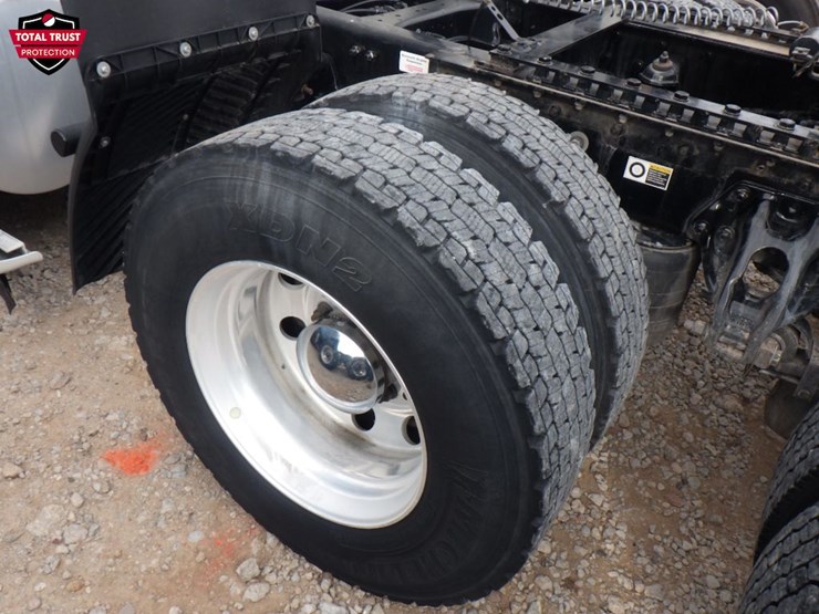 2022-kenworth-t680-image-14