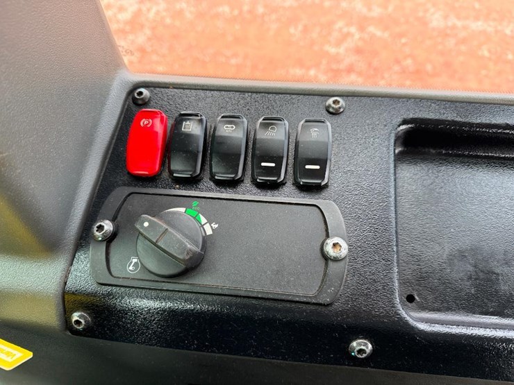 caterpillar-d5k2-lgp-image-51