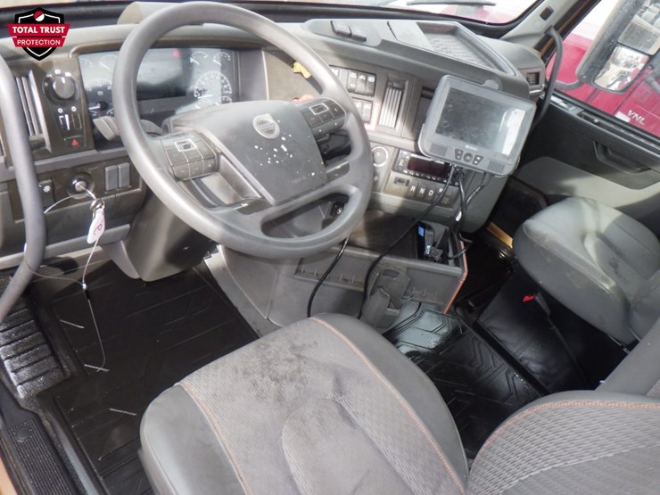 2024-volvo-vnl-300-image-15