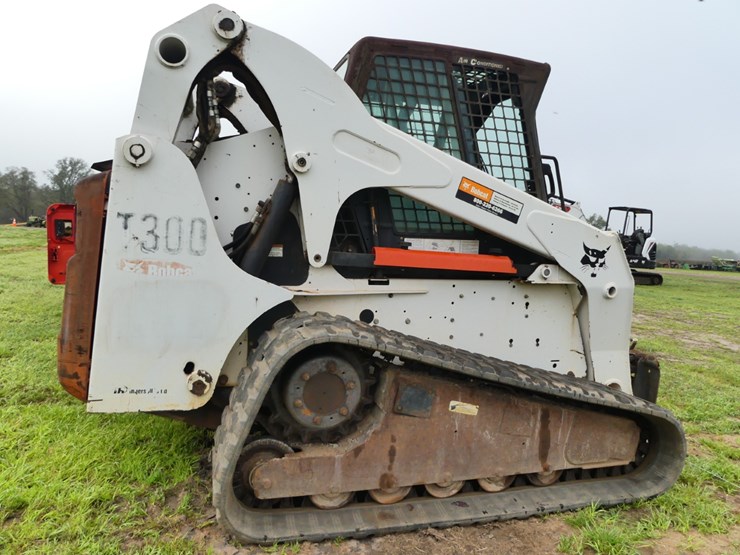 2008-bobcat-t300-image-3