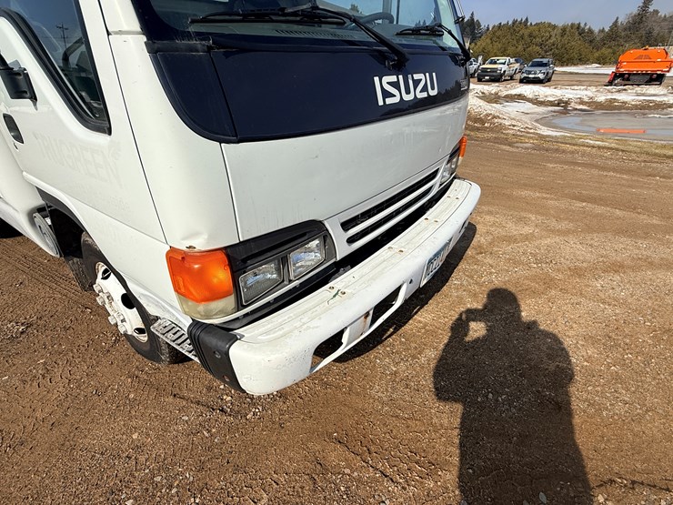 2004-isuzu-npr-image-13