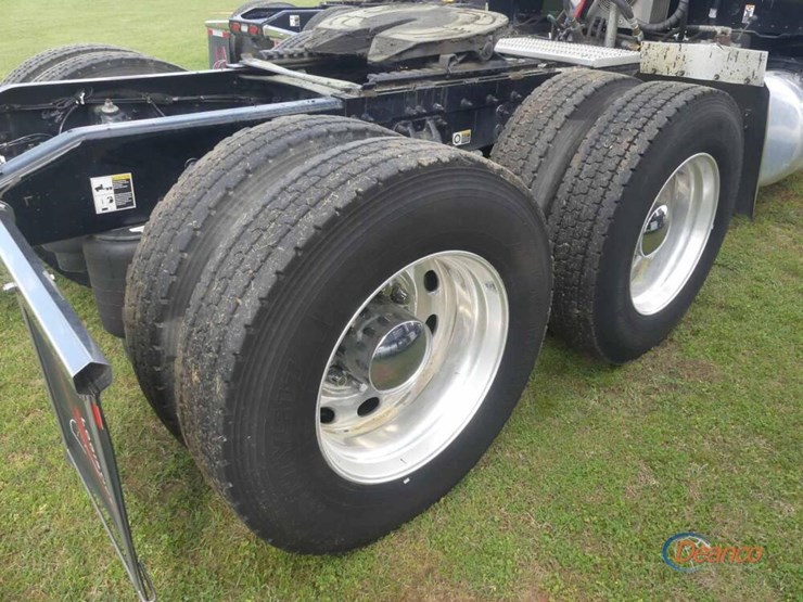 2022-peterbilt-389-image-7