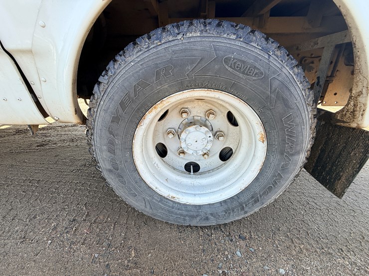 2002-isuzu-npr-image-41