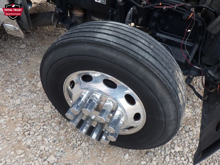 2023-peterbilt-389-image-28