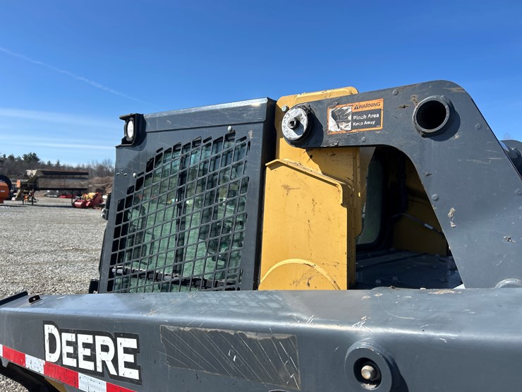 deere-332g-image-45