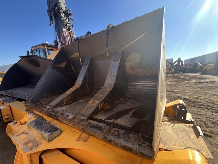 2022-volvo-l90h-image-25