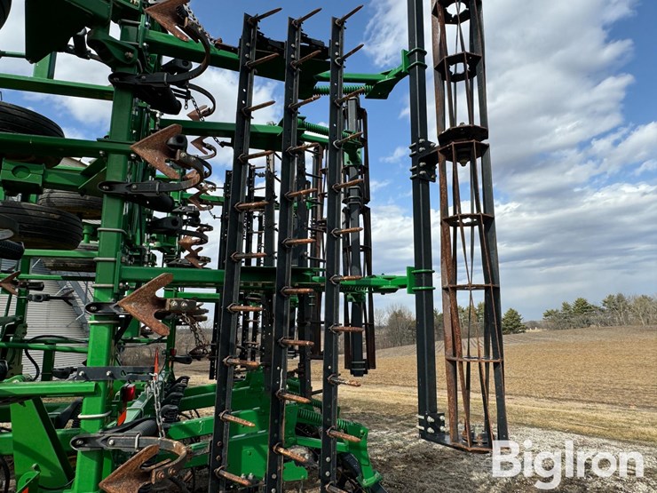 2012-john-deere-2210-image-16