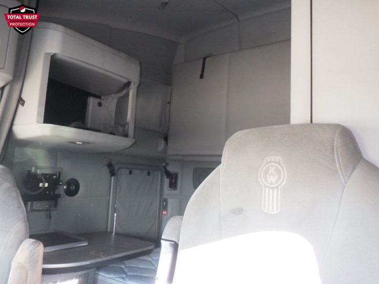 2020-kenworth-t680-image-17