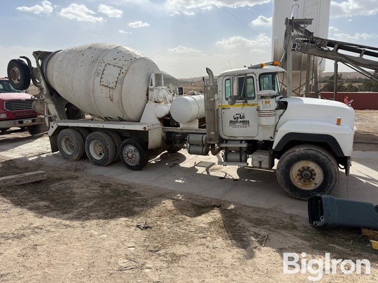 1995-mack-rd690s-image-4