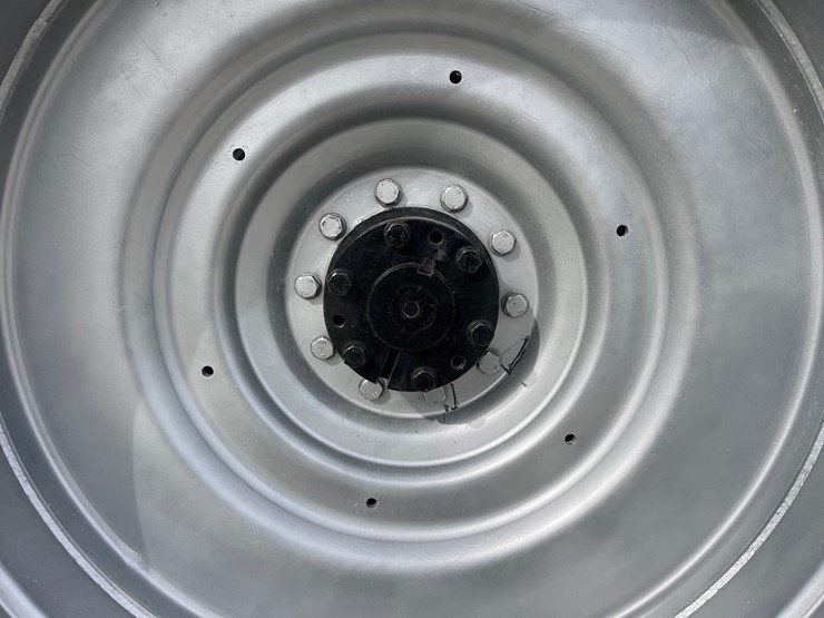 case-ih-magnum-370-cvt-image-17