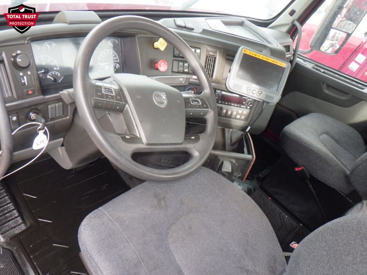 2024-volvo-vnl-300-image-15