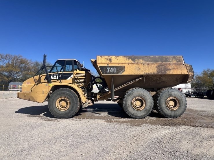 2010-caterpillar-740b-image-2