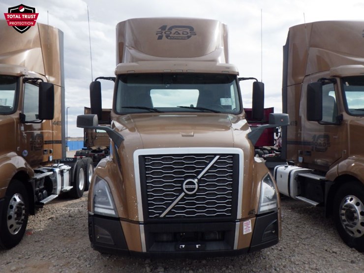 2022-volvo-vnl-300-image-2