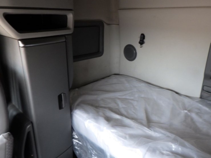 2022-volvo-vnl-760-image-20