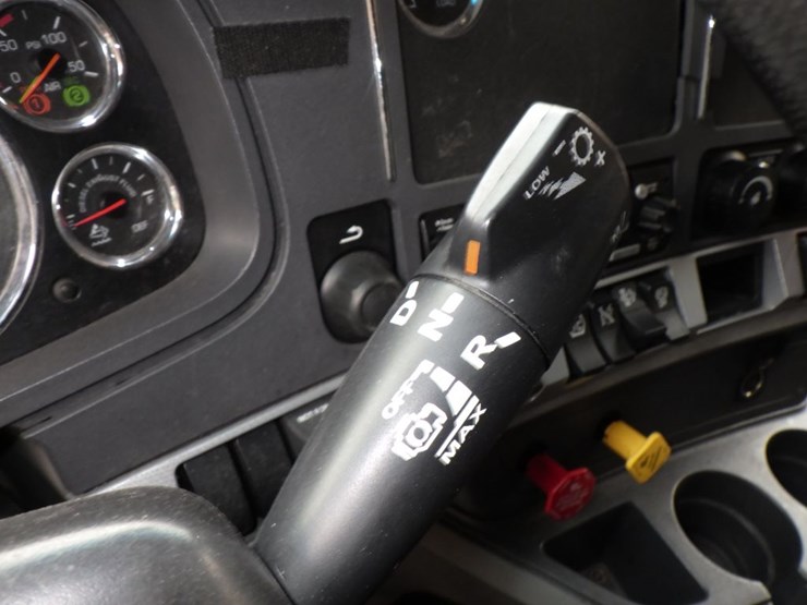 2022-kenworth-t680-image-17