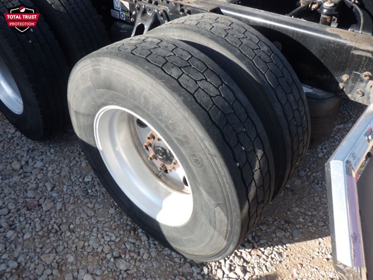 2020-kenworth-t680-image-11