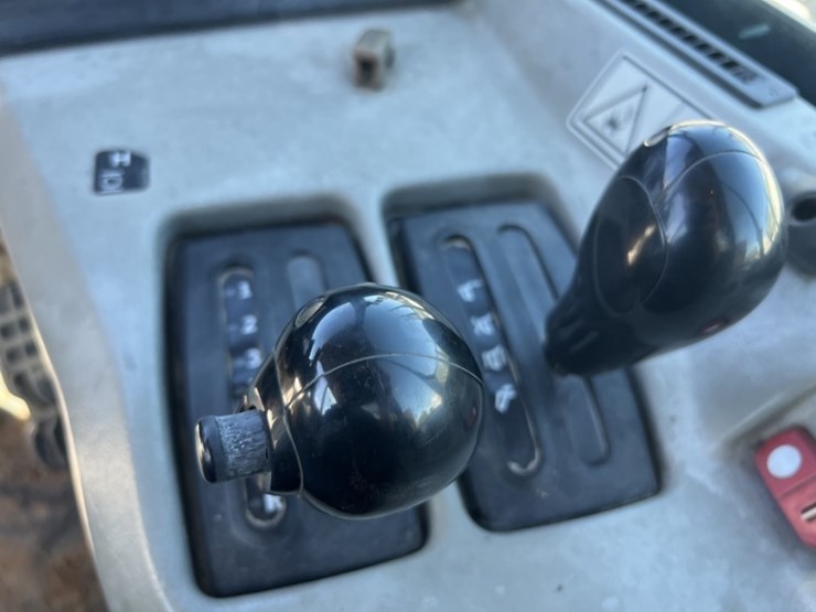 2013-caterpillar-740b-image-31