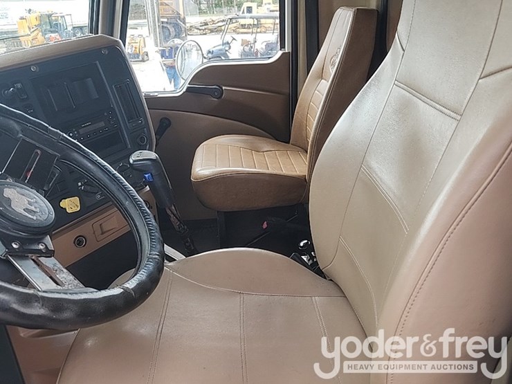 2011-mack-gu713-image-28