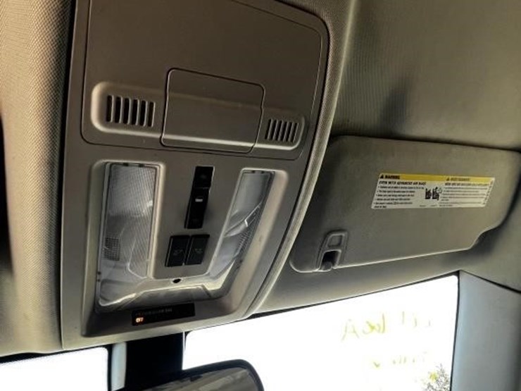 2013-cadillac-srx-image-17