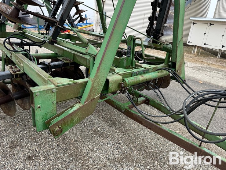 john-deere-235-image-12