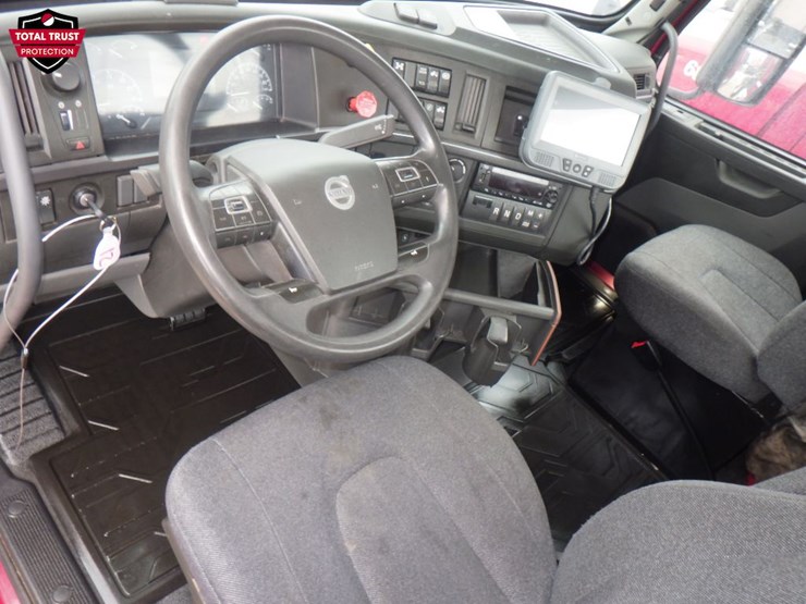 2023-volvo-vnl-300-image-17