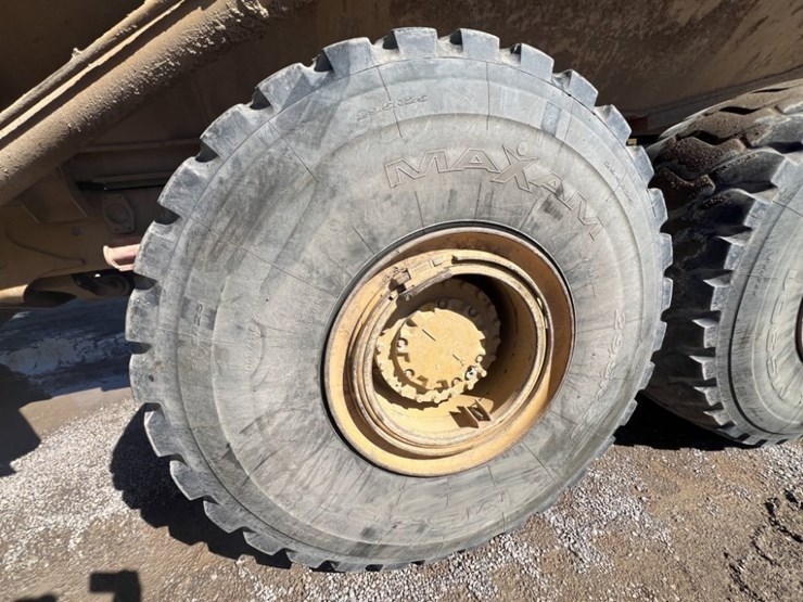 2010-caterpillar-740b-image-16