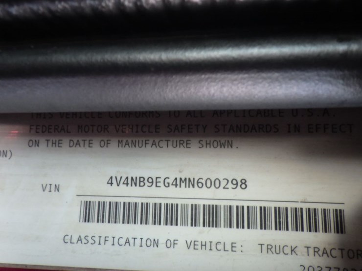 2021-volvo-vnl-300-image-17