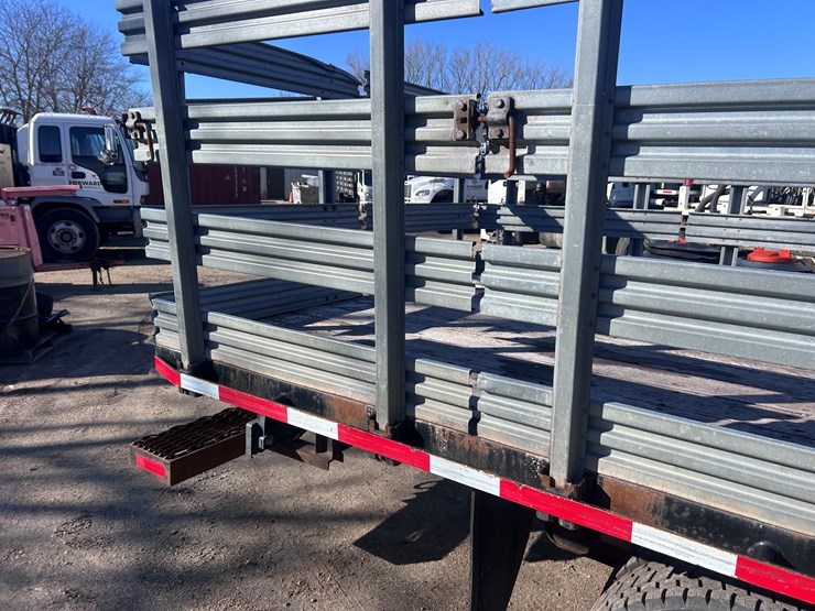 2013-isuzu-npr-image-24