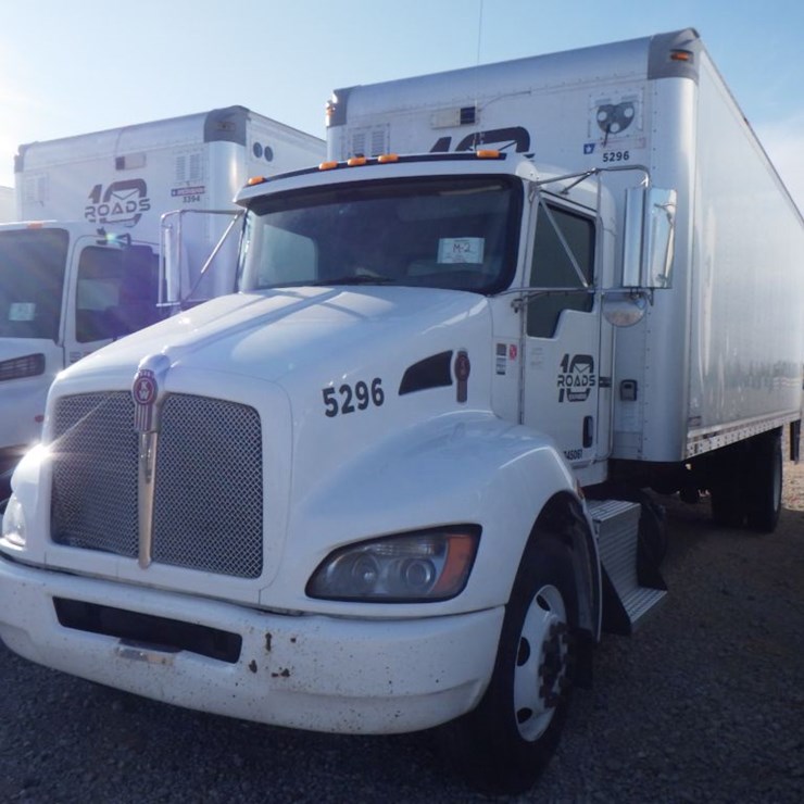 2022 KENWORTH T270