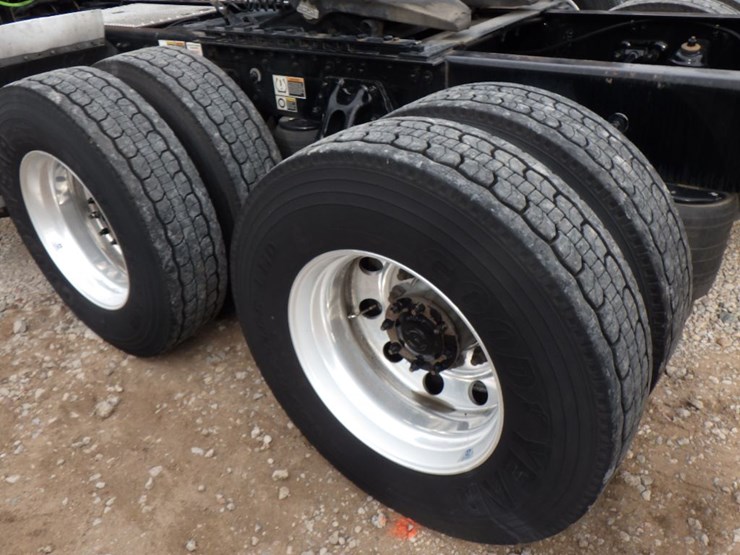 2022-kenworth-t680-image-12