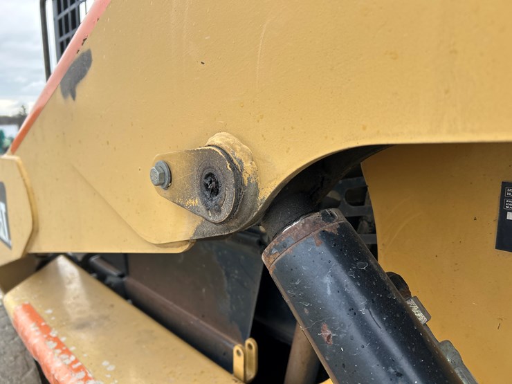 caterpillar-252b-image-13