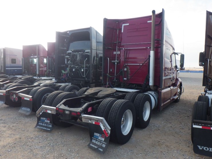 2019-volvo-vnl-760-image-11