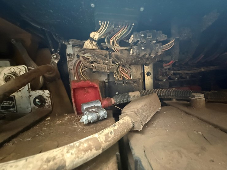 2023-caterpillar-d1-image-31