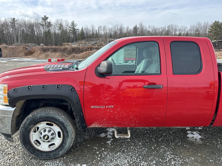 2012-chevrolet-silverado-2500-lt-image-16