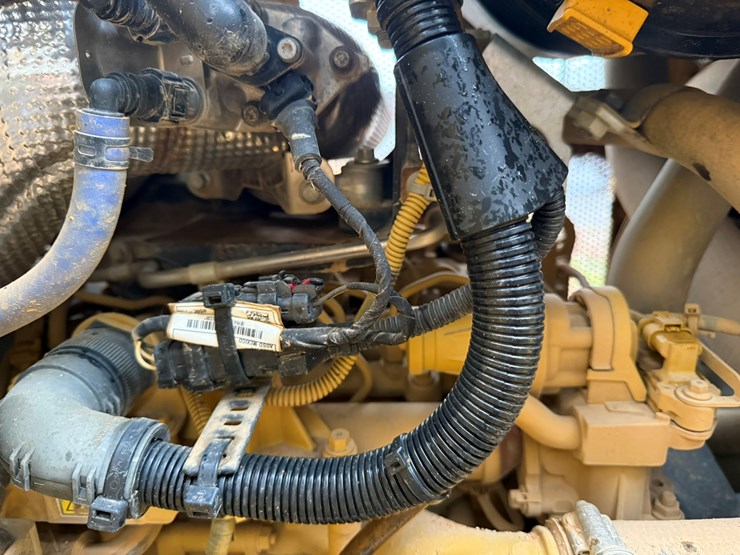 2023-caterpillar-d1-image-26