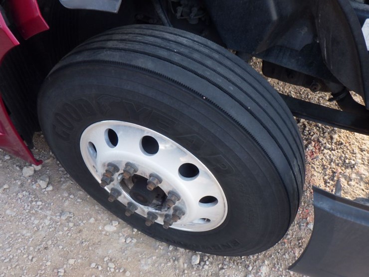 2019-volvo-vnl-760-image-29