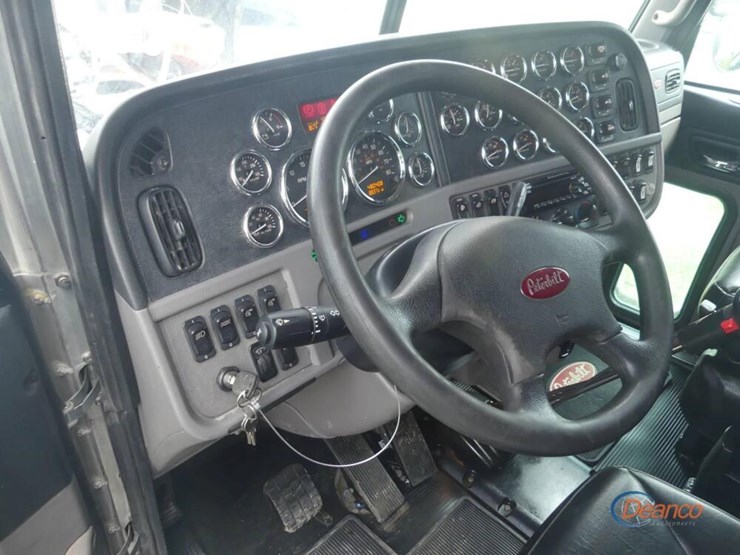 2021-peterbilt-389-image-15