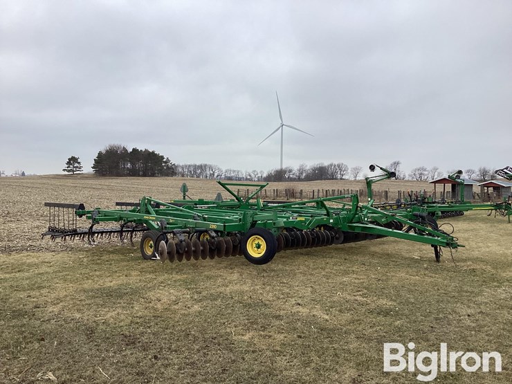 john-deere-2310-image-3