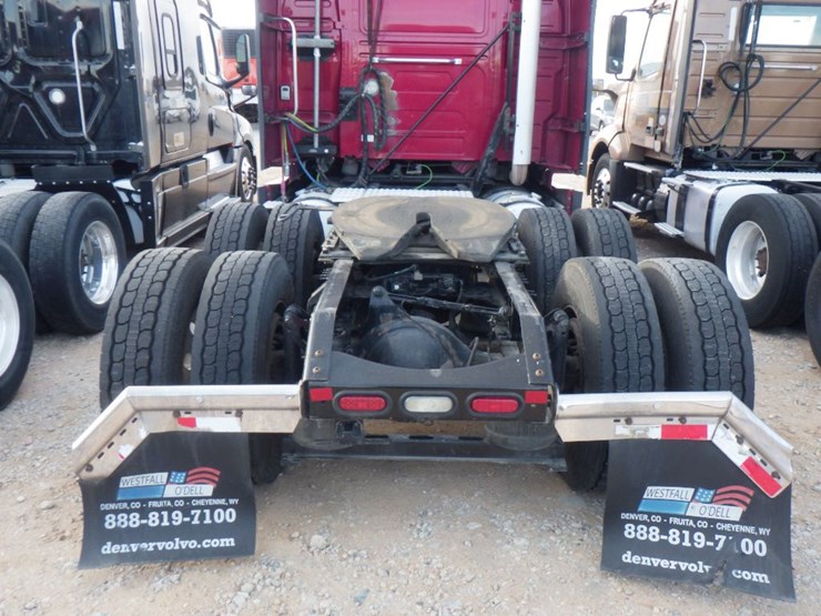 2019-volvo-vnl-760-image-12