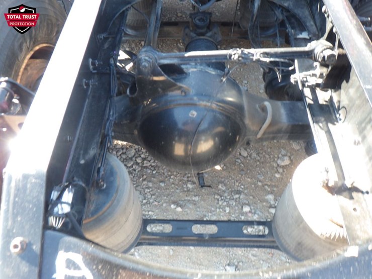 2022-volvo-vnl-300-image-8