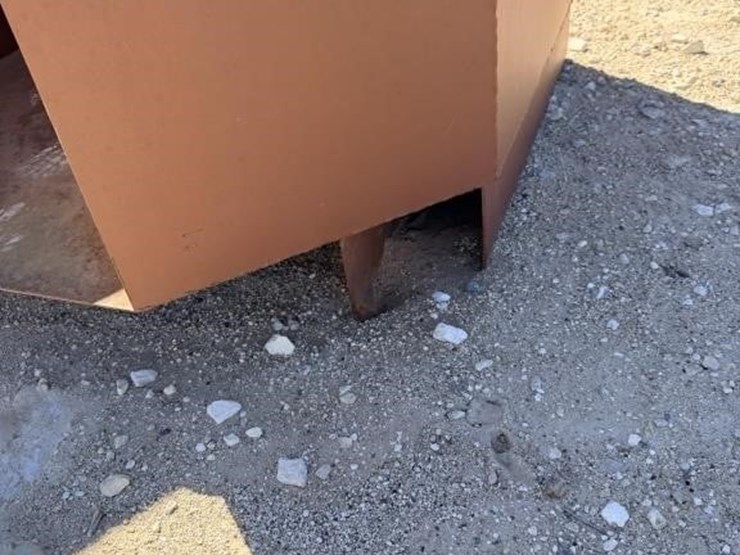 l3---feed-box/protein-feeder-image-2