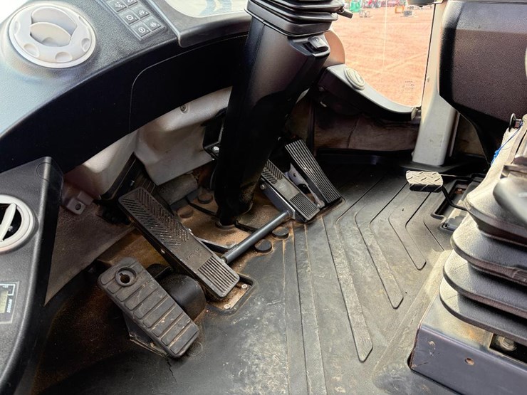 2017-doosan-dl220-5-image-51