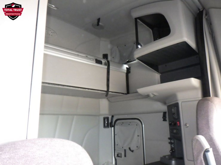 2022-peterbilt-579-image-4